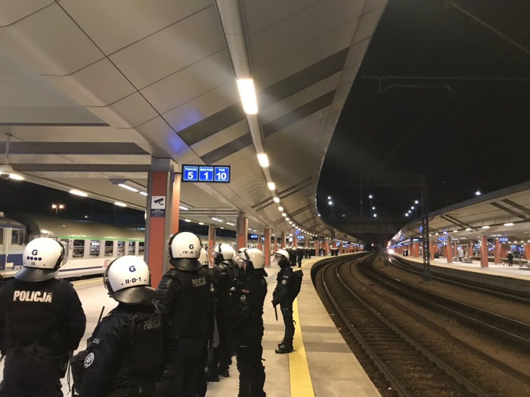 Kraków. Posypały się mandaty po meczu Wisła-Legia. Kibiców pilnowało 500 policjantów