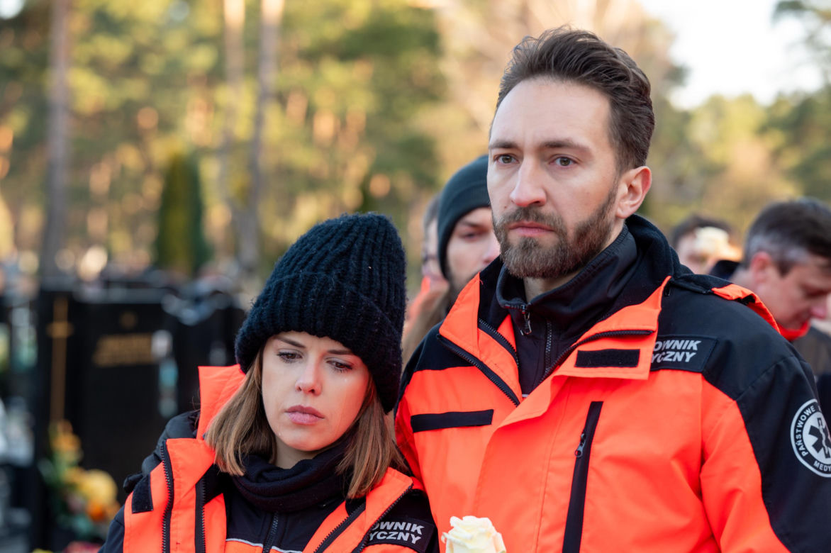 Na sygnale, odc. 707. Martyna (Monika Mazur), Piotr (Dariusz Wieteska), Romek (Izydor Łobacz)