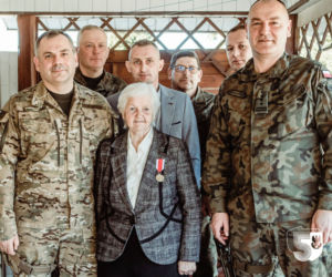 Podlaskie: Medal dla pani Danuty. Żołnierze zawsze mogli liczyć na jej dobre słowo i poczęstunek