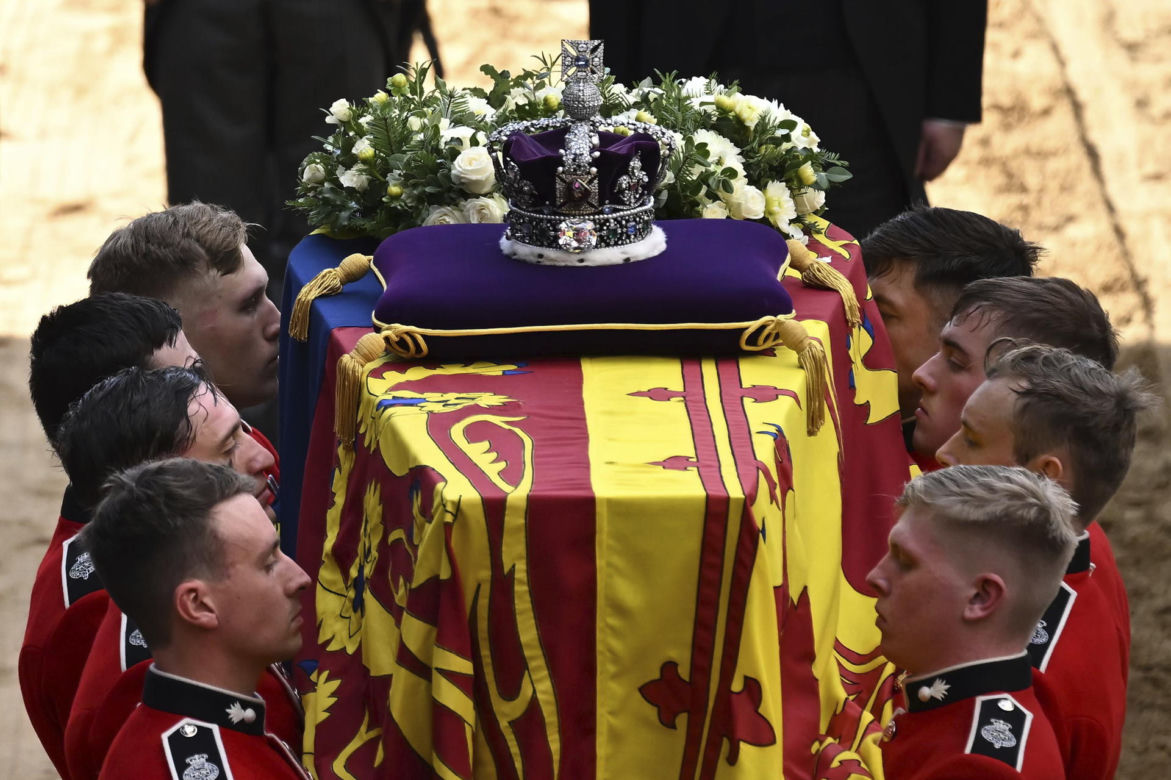 Uroczysty kondukt przeszedł ulicami Londynu. Wielka Brytania żegna królową Elżbietę II