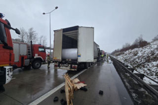 Dramatyczne sceny na autostradzie A4. Jedna z ciężarówek zamieniła się w kulę ognia