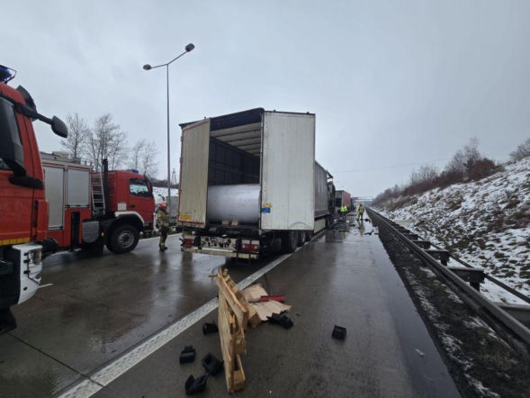 Dramatyczne sceny na autostradzie A4. Jedna z ciężarówek zamieniła się w kulę ognia