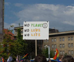 Chcemy gorącego seksu, nie gorącej ziemi. Zobacz transparenty z Marszu Równości w Krakowie