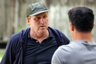 Barwy szczęścia, odcinek 3298: Ojciec Janki rzuci się na Mariusza! Będzie pewien, że to on zaciągnął Jankę do łóżka w zemście za Marlenę - ZDJĘCIA