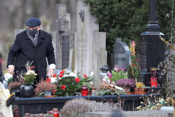 Tak Jarosław Kaczyński świętował niedzielę palmową w pandemii. Zaskakujące, ile wiązanek miał w rękach