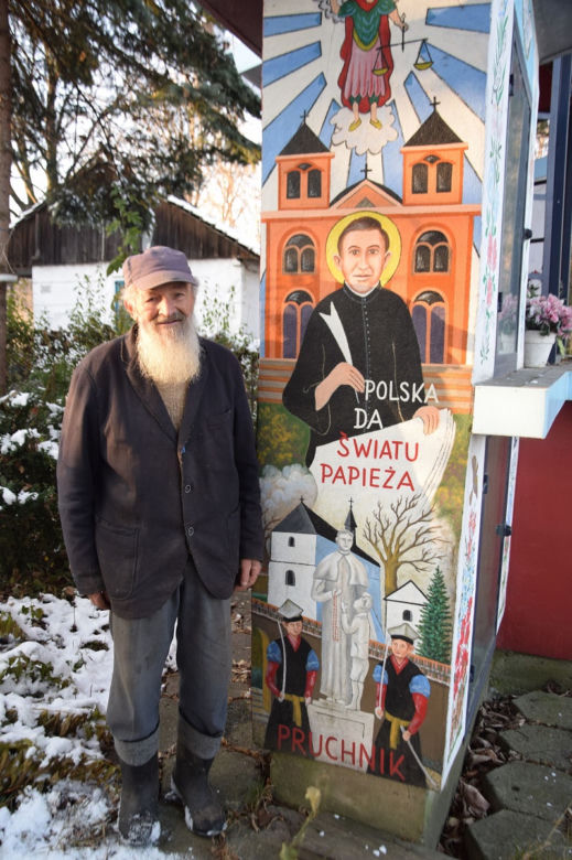 Podkarpackie: 30 lat buduje kapliczkę!  Zobacz niezwykłe zdjęcia