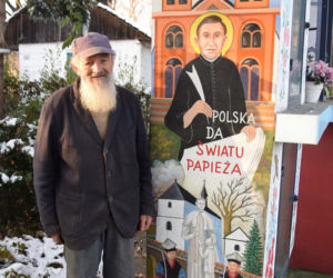 Podkarpackie: 30 lat buduje kapliczkę!  Zobacz niezwykłe zdjęcia