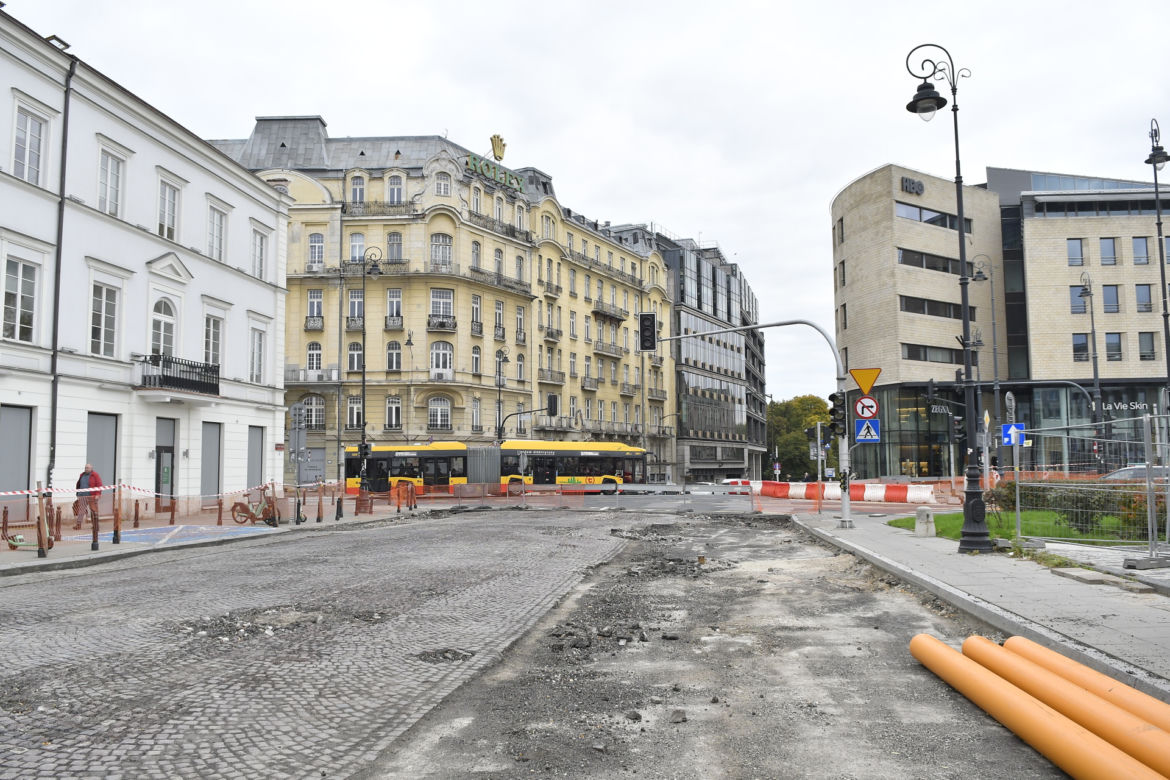 Zaasfaltują Plac Trzech Krzyży żeby go za kilka lat znów rozkopać 