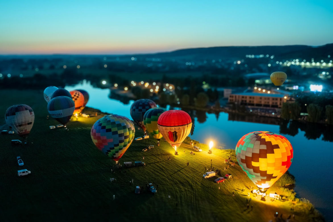 Balonowe Świętokrzyskie w Pińczowie. Nocne pokazy balonów skradły serca! Wielka fiesta zachwyciła tysiące!