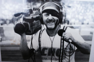 Nie żyje znany, wrocławski dziennikarz. Zagrał w serialu Świat według Kiepskich