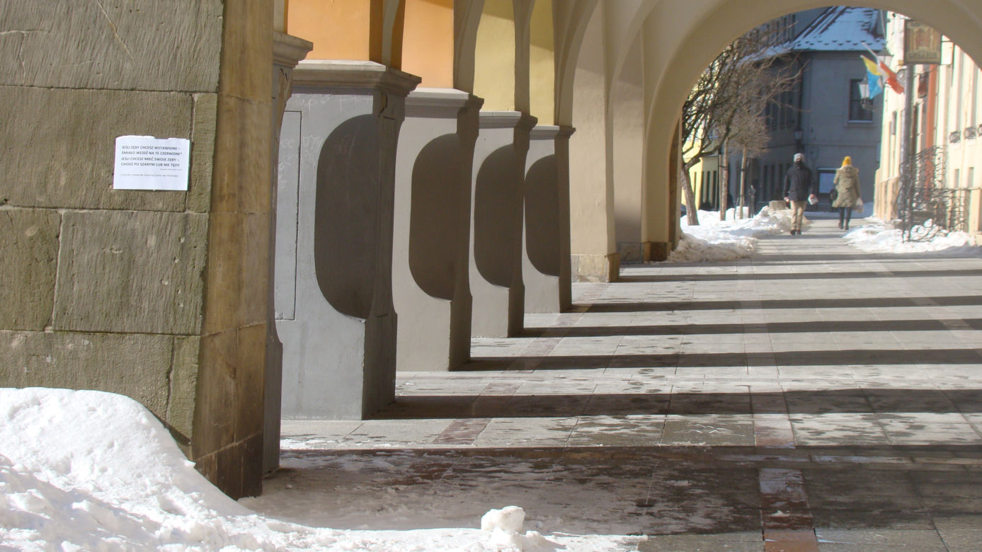  Śliski jak tafla lodu rynek w Tarnowie 