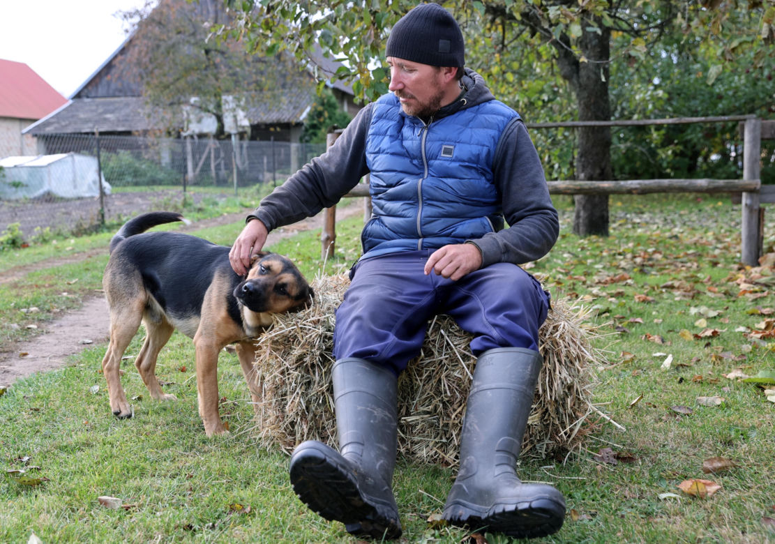 Rolnicy. Podlasie. Andrzej powiedział jak jest. "Całe życie ja". Zamknął drzwi i pojechał