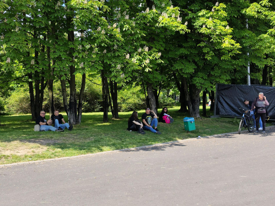 Długie kolejki i tłum fanów przed koncertem Metaliki