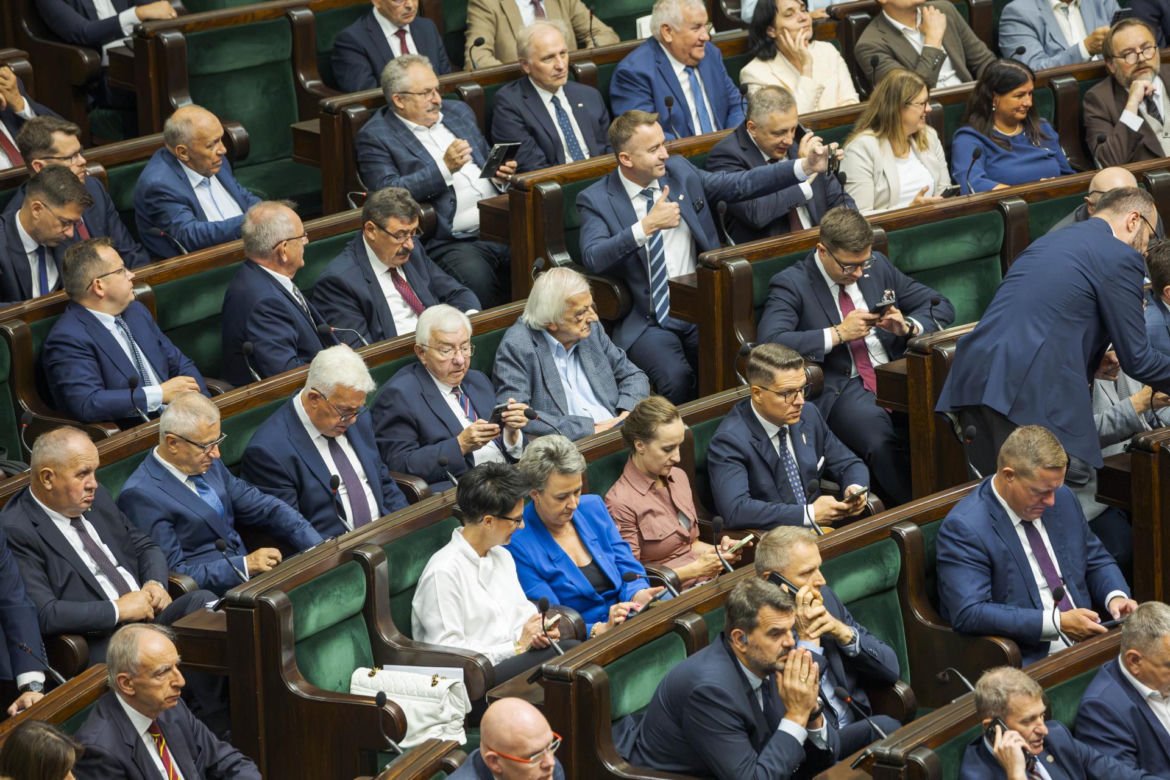 Powakacyjna rewia mody w Sejmie