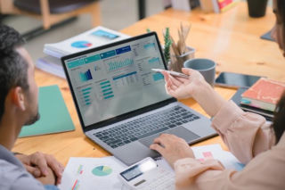 Dostawcy usług Business Intelligence dla firm w 2026 - jak wybrać partnera do analityki danych i uniknąć kosztownych błędów 