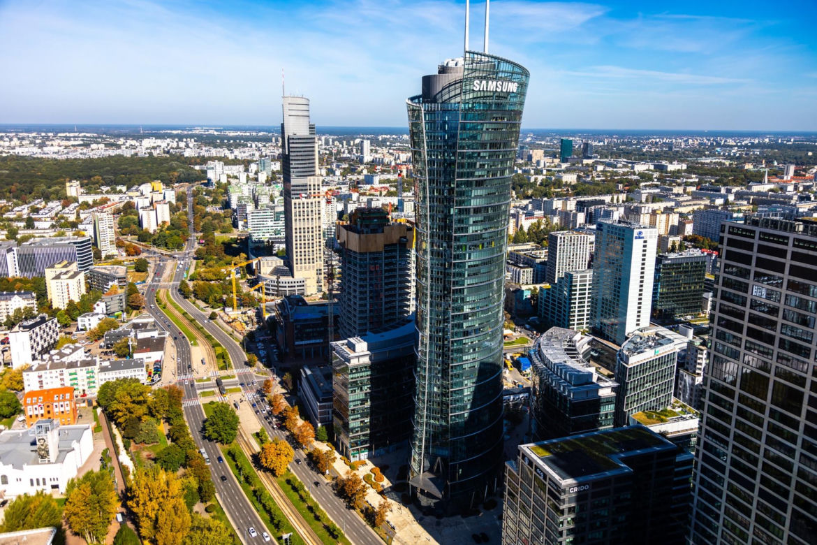 Niezwykła panorama Warszawy ze szczytu Skylinera!
