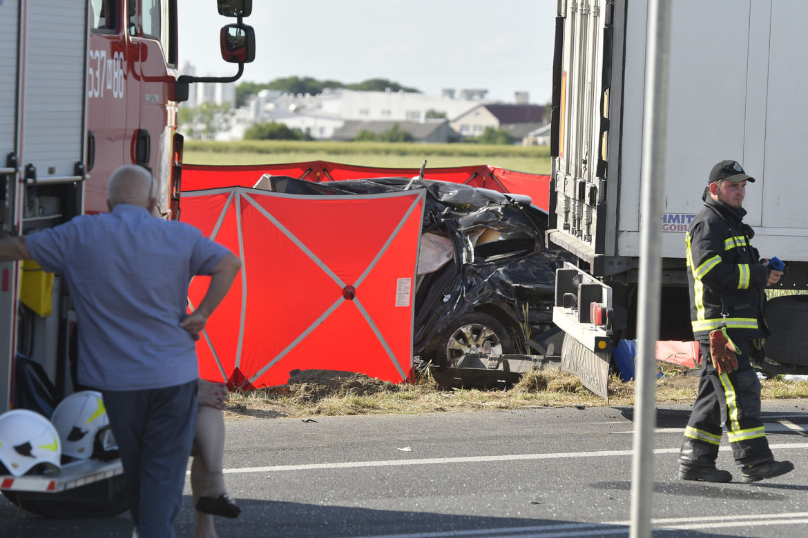 Wypadek w Elżbietowie. Zginęły dwie rodziny 