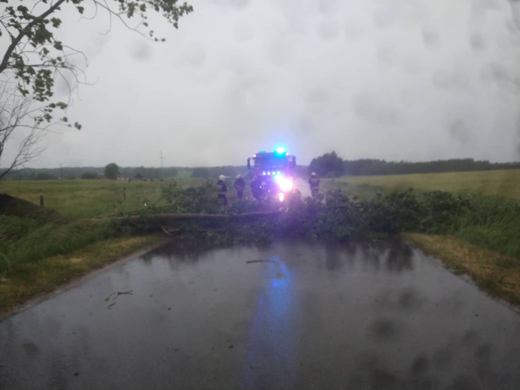 Burze i wichury w Podlaskiem. Tysiące ludzi zostało bez prądu! [ZDJĘCIA]