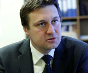 Sikorski broni posłów piratów