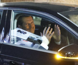 Koniec spotkania PiS na Nowogrodzkiej