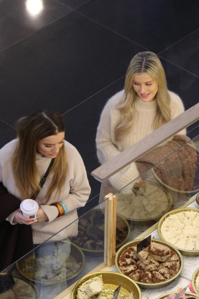 Joanna Krupa z siostrą Martą. Zjadły w mlecznym i poszły po patelnię