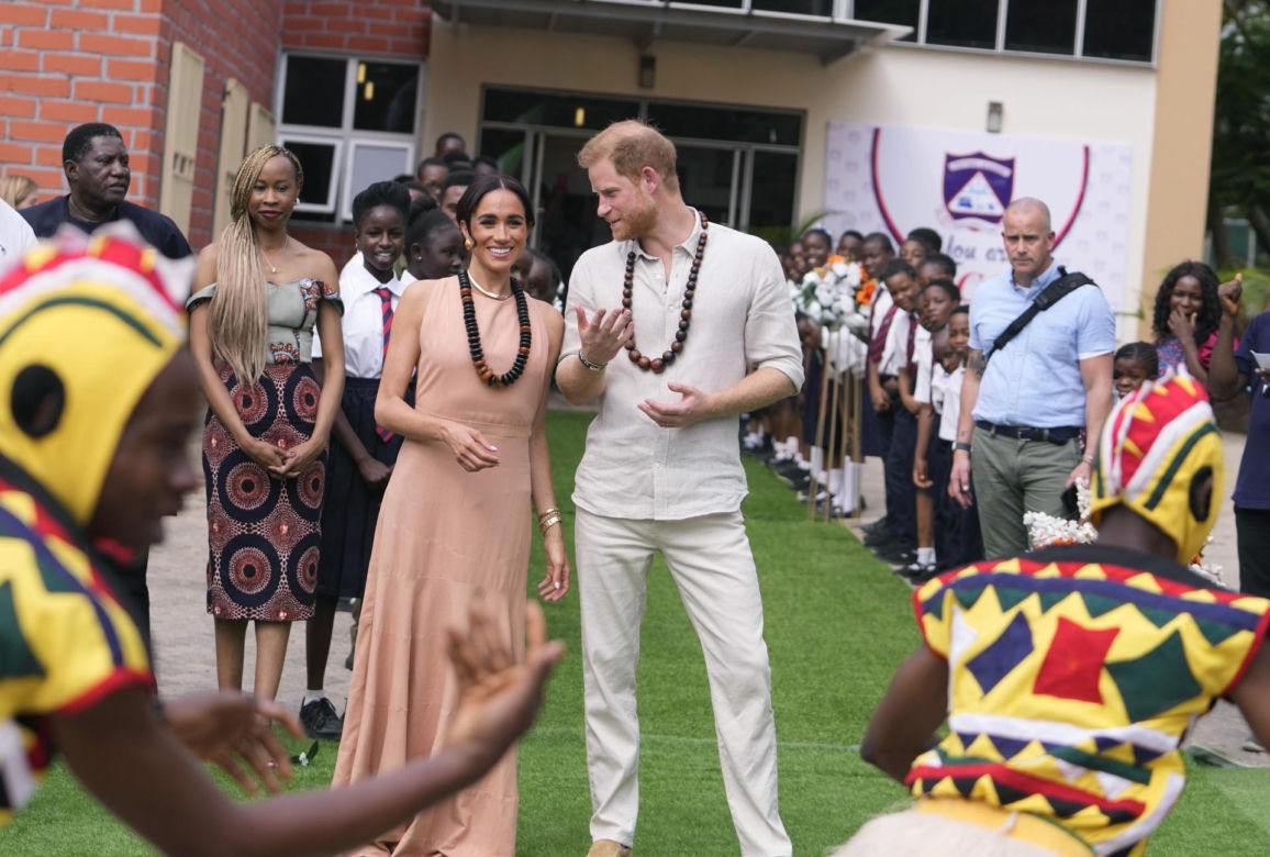 Szokujące portrety Meghan Marka i księcia Harry'ego! Domyśliłbyś się, że to oni?