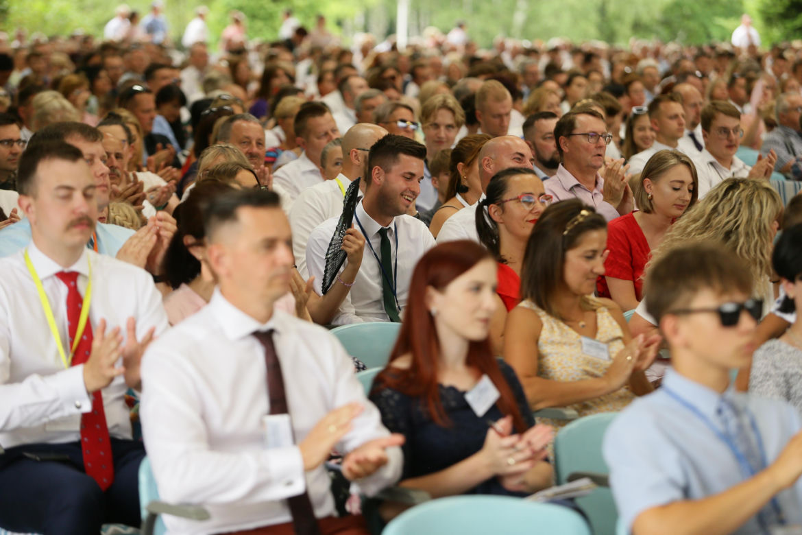 Kongres Świadków Jehowy 2024. W niedzielnych wydarzeniach wzięły udział tłumy