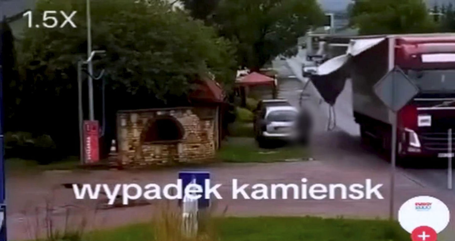 Pas od tira uderzył kobietę prosto w głowę. Wszystko widać na nagraniu