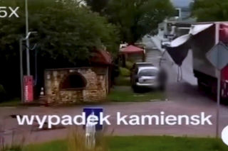 Pas od tira uderzył kobietę prosto w głowę. Wszystko widać na nagraniu