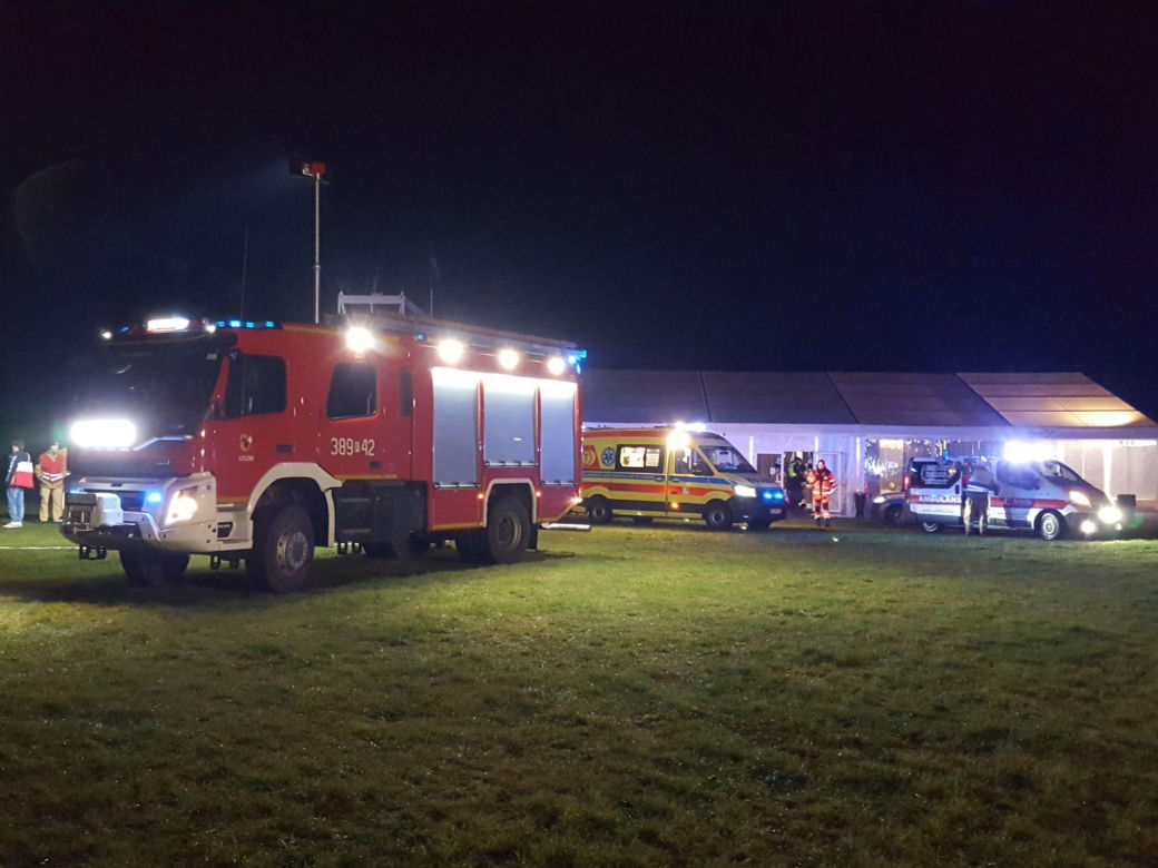 Samolot wbił się w strefę dla publiczności. Ćwiczenia służb na lotnisku w Lesznie
