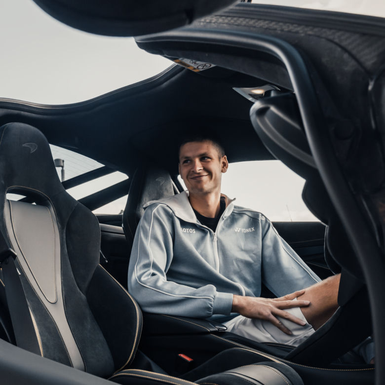 Hubert Hurkacz w McLarenie 720S Coupe