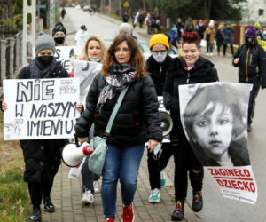 Pierwsze damy Jolanta Kwaśniewska i Anna Komorowska w Michałowie. Wzięły udział w akcji Matki na granicę