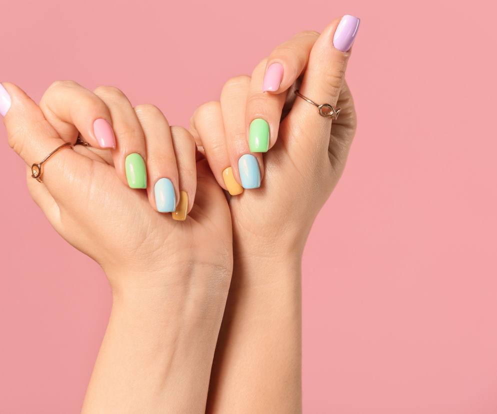 Modne paznokcie na ten sezon! Postaw na ten manicure - kolory i kształty