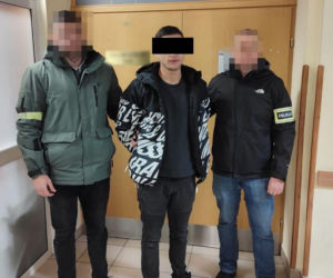 Seniorka przechytrzyła oszustów. Zamiast pieniędzy wyrzuciła książki