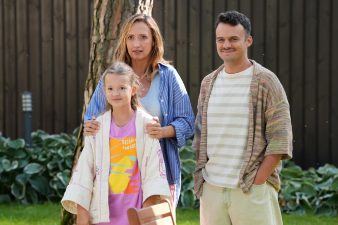 Barwy szczęścia odc. 3319. Marysia (Nina Szumowska), Asia Sokalska (Anna Gzyra-Augustynowicz), Ignacy (Olaf Staszkiewicz)