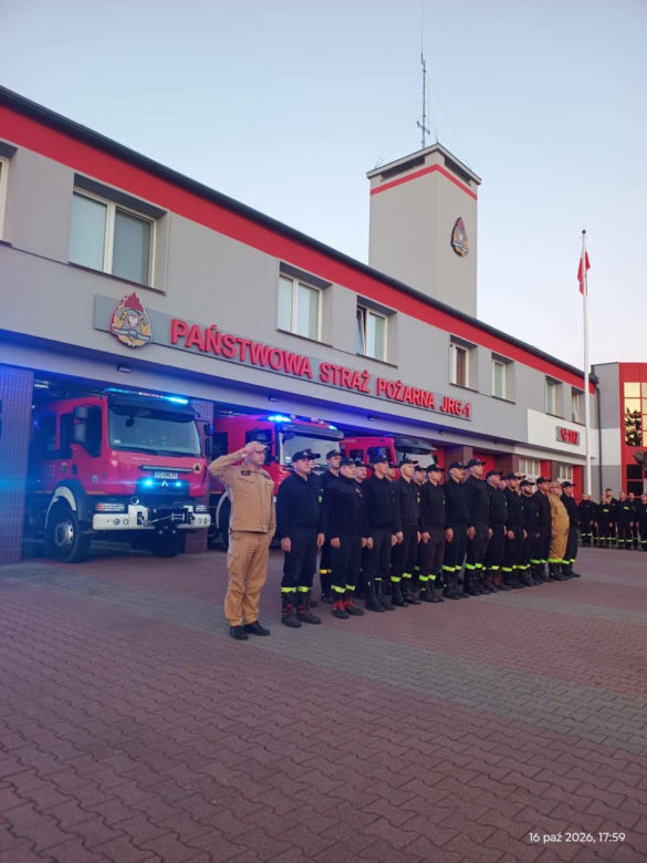 Strażackie syreny zawyły dla poległych kolegów. Żegna ich cała Polska
