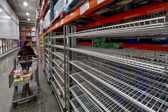 Chaos pogodowy w USA. Śnieżyce, setki odwołanych lotów i stan wyjątkowy