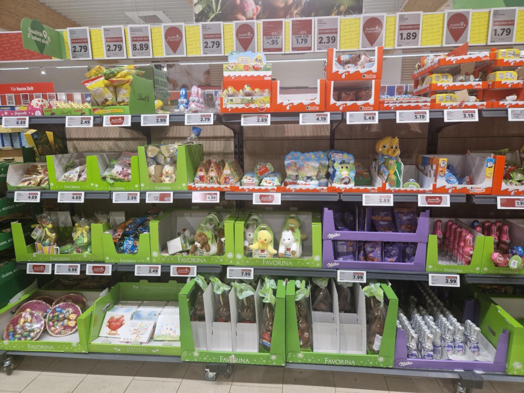 Porównaliśmy ceny w polskim i niemieckim markecie. Gdzie zarobimy tańsze zakupy na Wielkanoc? 