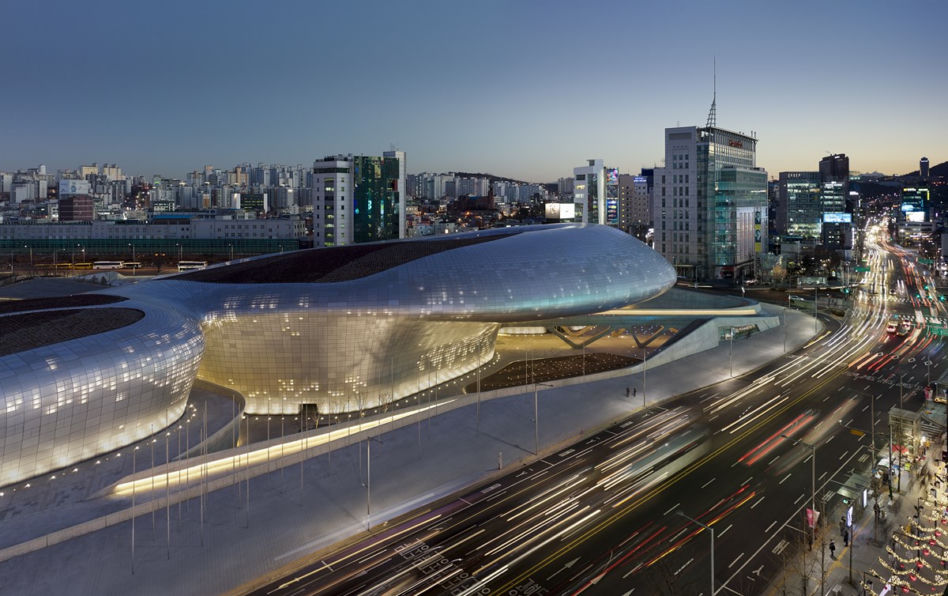 Zaha Hadid pierwszą kobietą nagrodzoną RIBA Royal Gold Medal