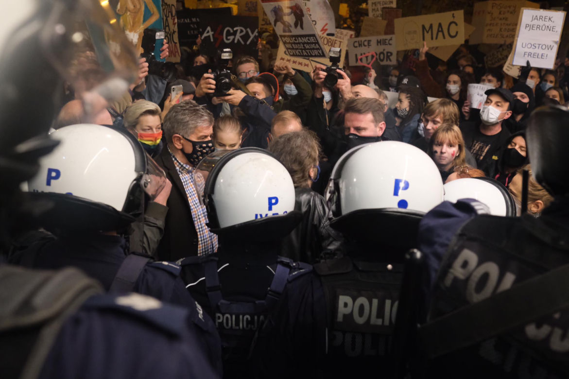 Strajk kobiet w Katowicach. Policja użyła gazu. Są zatrzymania [ZDJĘCIA]