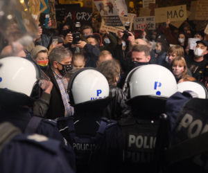 Strajk kobiet w Katowicach. Policja użyła gazu. Są zatrzymania [ZDJĘCIA]
