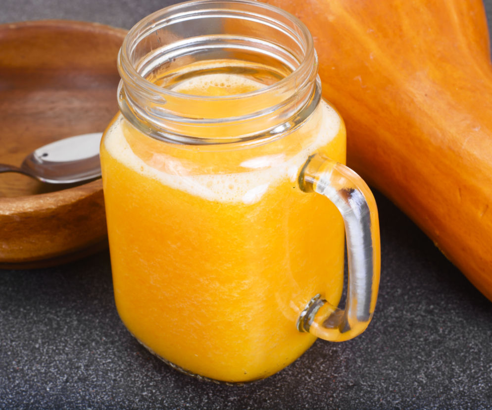 Napój z dyni: koktajl dyniowy z mango, imbirem i herbatą jaśminową
