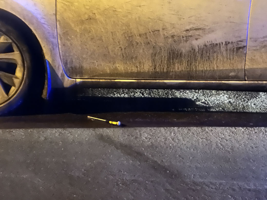 Pościg za kradzioną toyotą przez 5 powiatów! Złodzieje porzucili auto i uciekli w las. Trwa obława