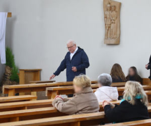 Wiosenny Lech Wałęsa na wielkanocnej mszy