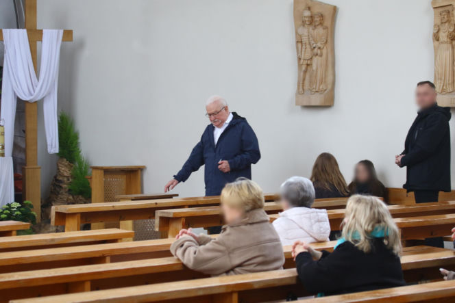 Wiosenny Lech Wałęsa na wielkanocnej mszy