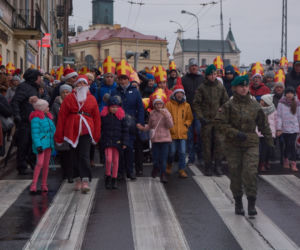 Setki Mikołajów w centrum miasta. Orszak św. Mikołaja w Lublinie