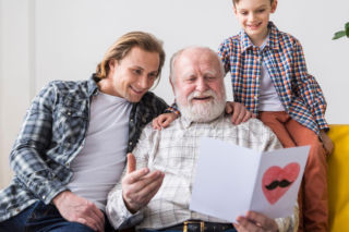 Krótkie życzenia na Dzień Dziadka 2026. Gotowe propozycje do wysłania