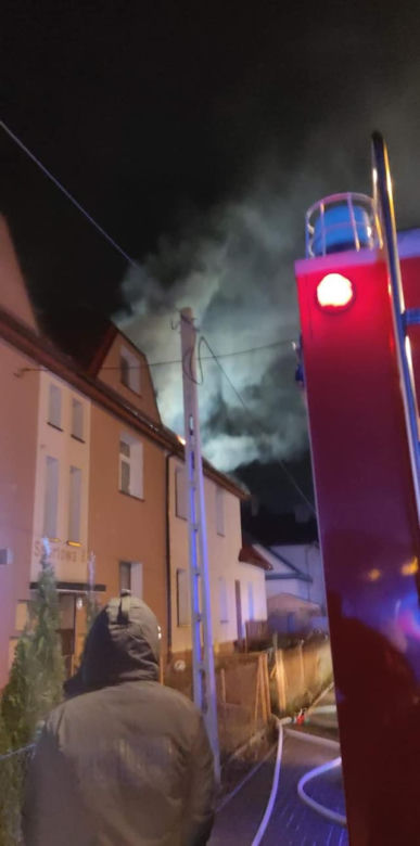 Pożar domu wielorodzinnego w Tarnowie! Jedenaście osób ewakuowanych