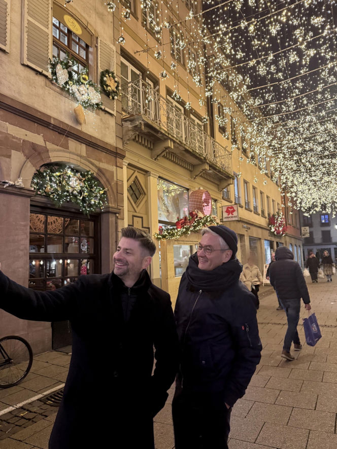 Biedroń i Śmiszek szukają prezentów pod choinkę,