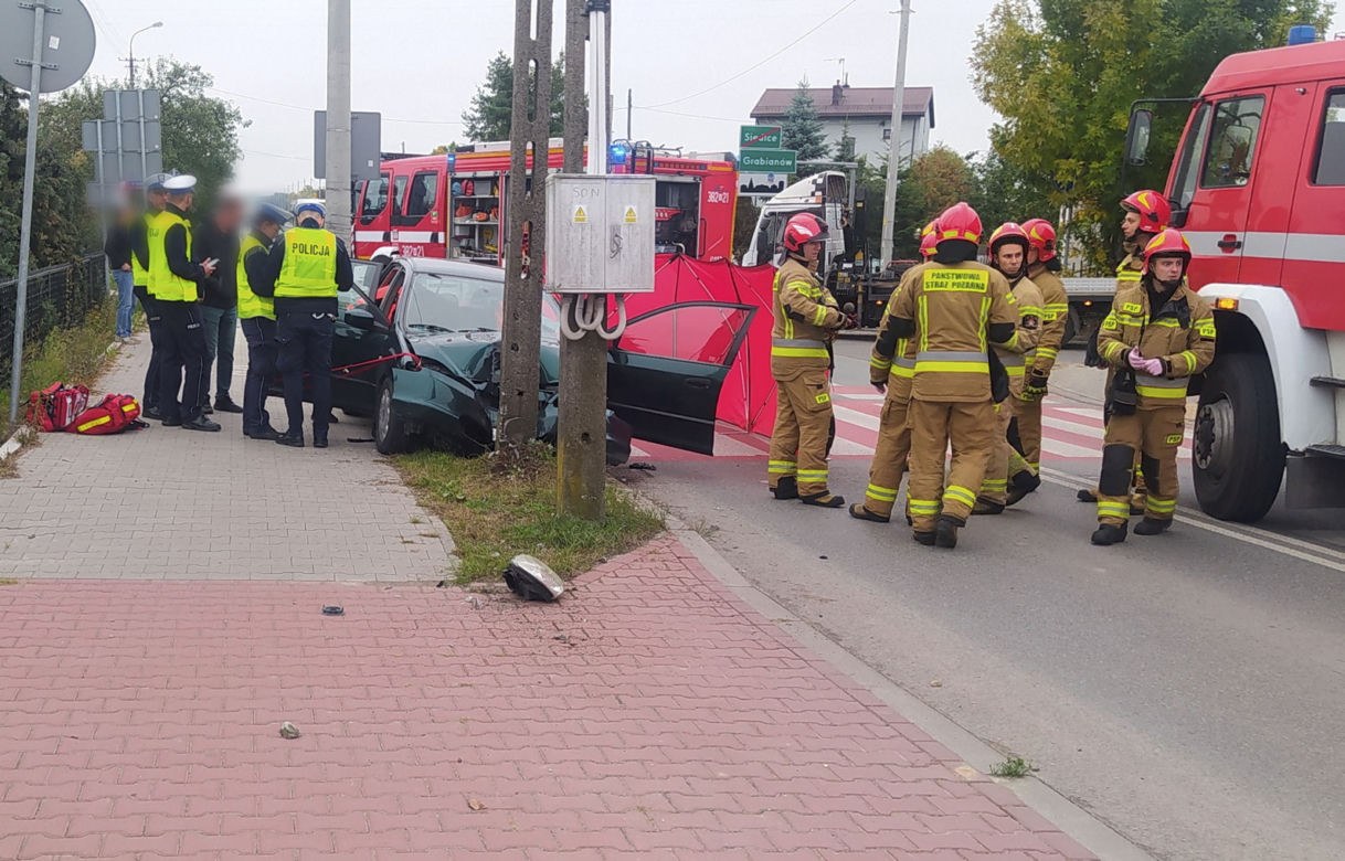 Dramatyczny wypadek w Siedlcach. Zasłabł za kierownicą i huknął hondą w słup. Nie żyje
